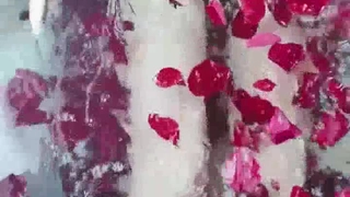 可爱学妹小萝莉在房间玩耍爸爸直接上去按倒抽擦