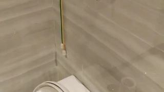 和老婆做爱，老婆喊着朋友的名字