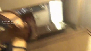 继女和继父在这个视频中热情相遇