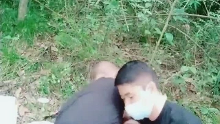 深深插入00后骚女，大幅度激烈抽插