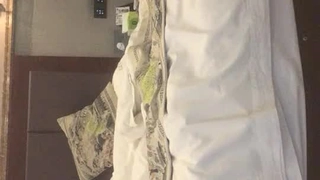 观点。 狐狸精灵。 喝了一杯酒后，乔治和我在一起。