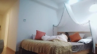 夫妻小说大二美女借了高利贷被债主带到酒店各种虐炮机、刮B毛干到叫爸爸