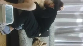[Uncensored] 个人自拍投稿年轻小情侣出租屋的??情趣性爱美女穿着JK制服和眼镜男友啪啪