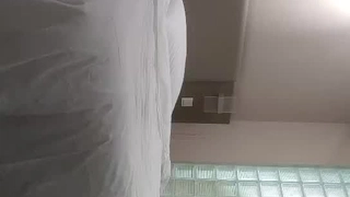 与一个戴着头巾的肌肉少女口交和性交