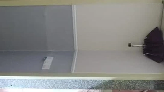 极品阿姨隔着内裤都能闻到骚桌上的包是她的象征